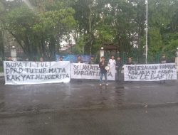 Masyarakat Margatirta Lakukan Aksi Demo Dikantor Bupati Kabupaten Lebak