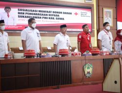 Ketua PMI Gowa Beri Penghargaan untuk Kecamatan dan Relawan Pendonor Darah Terbanyak 