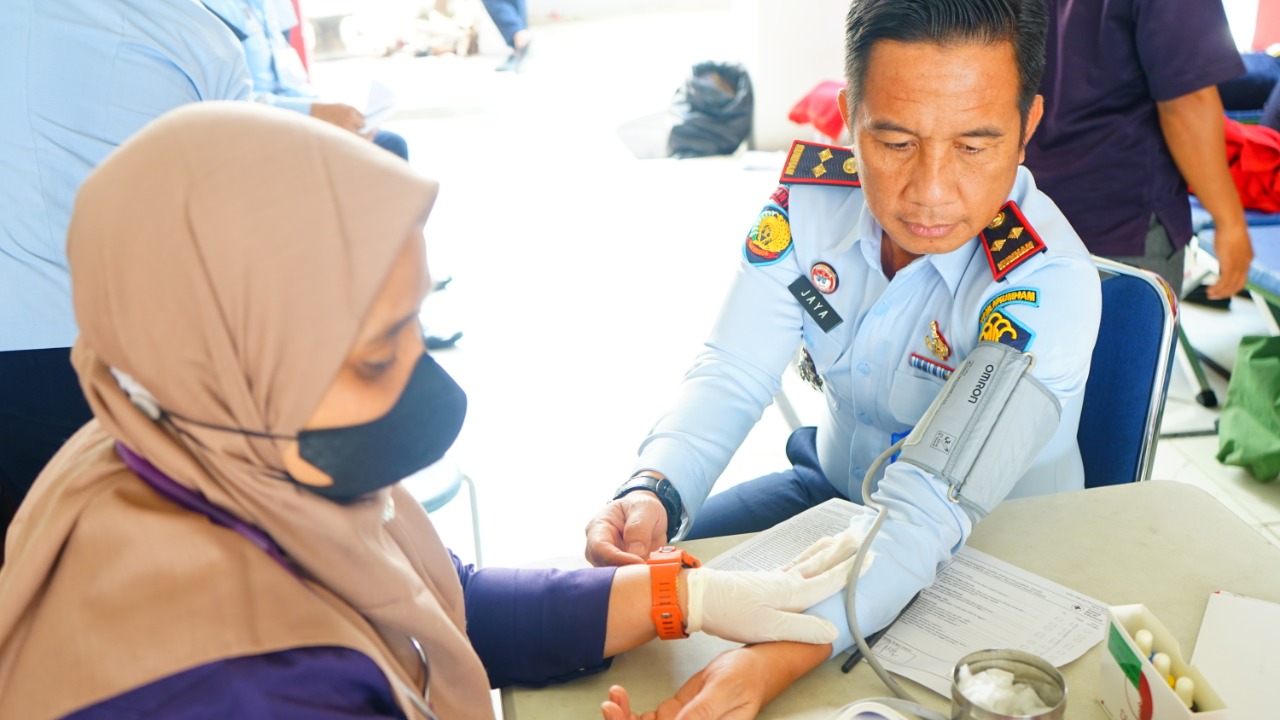 MERIAHKAN HDKD 2022, PEGAWAI LAPAS CILEGON DONORKAN DARAH DEMI KEMANUSIAAN