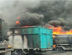 Gudang Tempat Penyimpanan BBM Ilegal  di Keramasan Kertapati Palembang Terbakar.