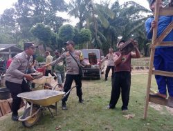 Pasca Kebakaran Rumah Warga, Polsek Buay Bahuga Gotong Royong Sekaligus Beri Bansos Pasca Kebakaran Rumah Warga, Polsek Buay Bahuga Gotong Royong Sekaligus Beri Bansos