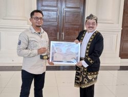 KHAERUDIN DIREKTUR MBS TERIMA PENGHARGAAN JUARA 1 PARIWISATA SE-BANTEN KHAERUDIN DIREKTUR MBS TERIMA PENGHARGAAN JUARA 1 PARIWISATA SE-BANTEN