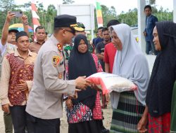 Kapolda Aceh Salurkan Puluhan Paket Bansos untuk Korban Banjir di Aceh Timur Kapolda Aceh Salurkan Puluhan Paket Bansos untuk Korban Banjir di Aceh Timur