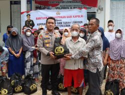 Kapolres Lebak serahkan Bantuan Kapolri ke Warga Terdampak Bencana Gempa bumi di Cirinten dan Leuwidamar