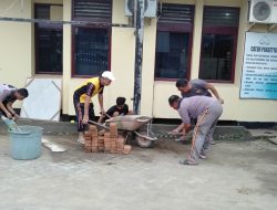 Perindah Halaman Mako, Kapolsek Bersama Personel Polsek Pallangga Renovasi Taman Bunga Perindah Halaman Mako, Kapolsek Bersama Personel Polsek Pallangga Renovasi Taman Bunga