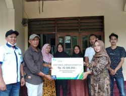 Ma’mun,S.Pd Wakil Ketua Forum BPD Kecamatan Ciomas Dampingi Perisai BPJS Ketenagakerjaan Cabang Serang Serahkan Santunan Jaminan Kematian (JKM) Ma’mun,S.Pd Wakil Ketua Forum BPD Kecamatan Ciomas Dampingi Perisai BPJS Ketenagakerjaan Cabang Serang Serahkan Santunan Jaminan Kematian (JKM)