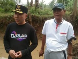 Bupati way Kanan Bersama polres dan TNI Bersihkan Aliran Sungai Asun Bupati way Kanan Bersama polres dan TNI Bersihkan Aliran Sungai Asun