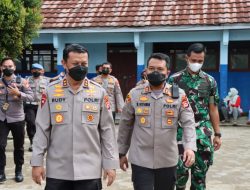 Kapolres Lebak Dampingi Kapolda Banten Tinjau Pelaksanaan Pengamanan Pilkades Lebak Kapolres Lebak Dampingi Kapolda Banten Tinjau Pelaksanaan Pengamanan Pilkades Lebak