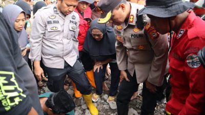 Diduga Serpihan Kepala Korban Tanah Longsor, Sidokkes Polres Gowa Lakukan Visum di RS Bhayangkara