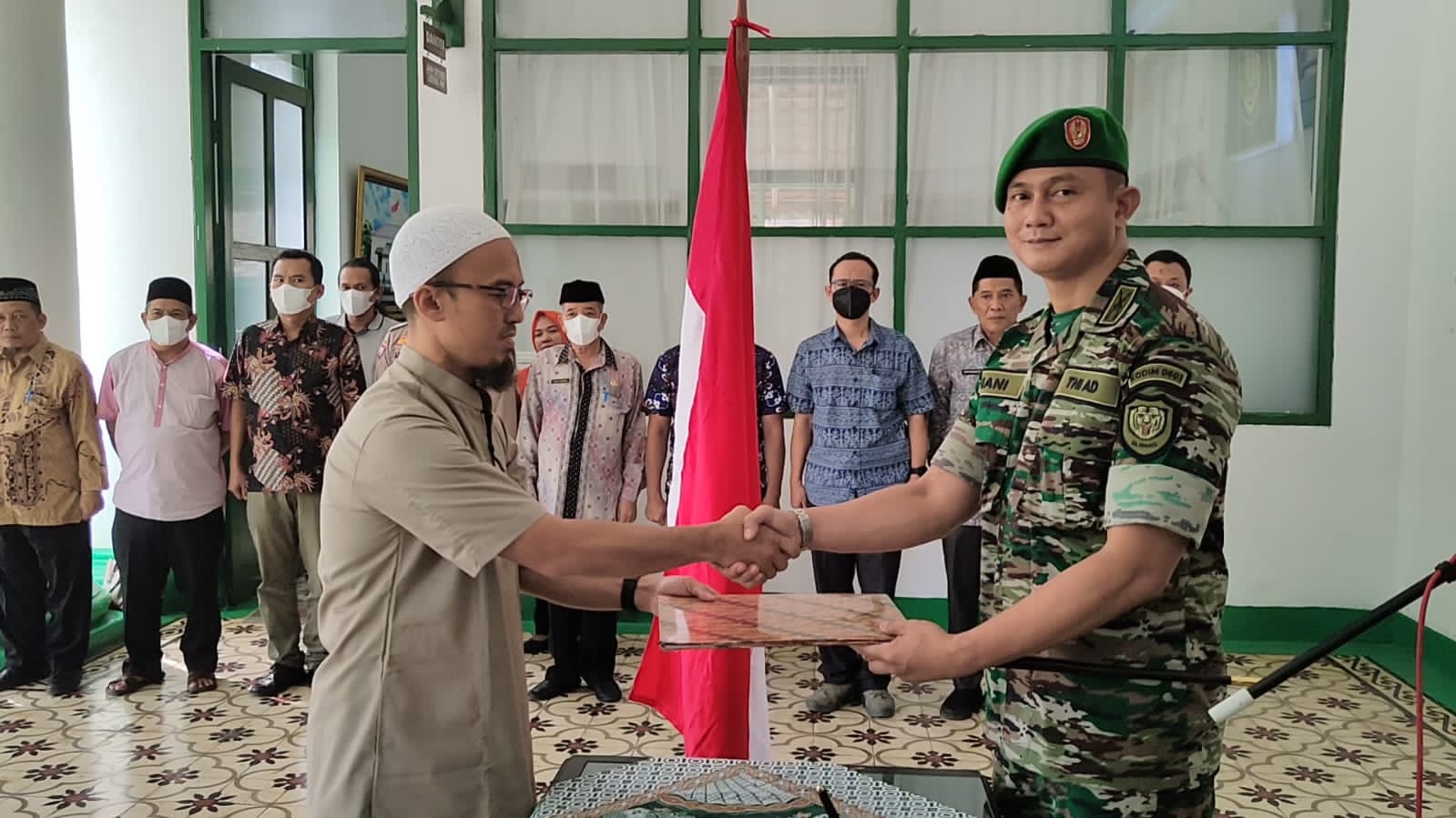 Seorang Mantan Napiter Ucapkan Ikrar Kesetiaan Kepada NKRI Di Kodim 0601/Pandeglang