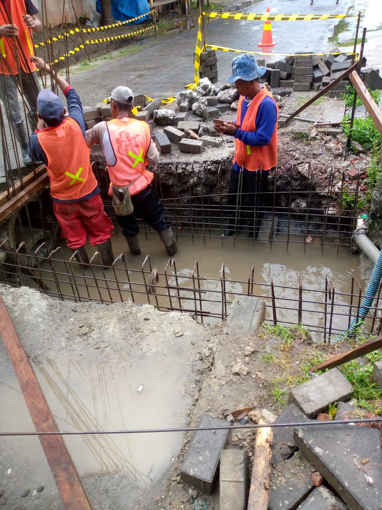 LSM GMBI KSM Sangkapura Distrik Gresik Menyoroti Proyek Pembangunan Jembatan Yang Diduga Asal Asalan.