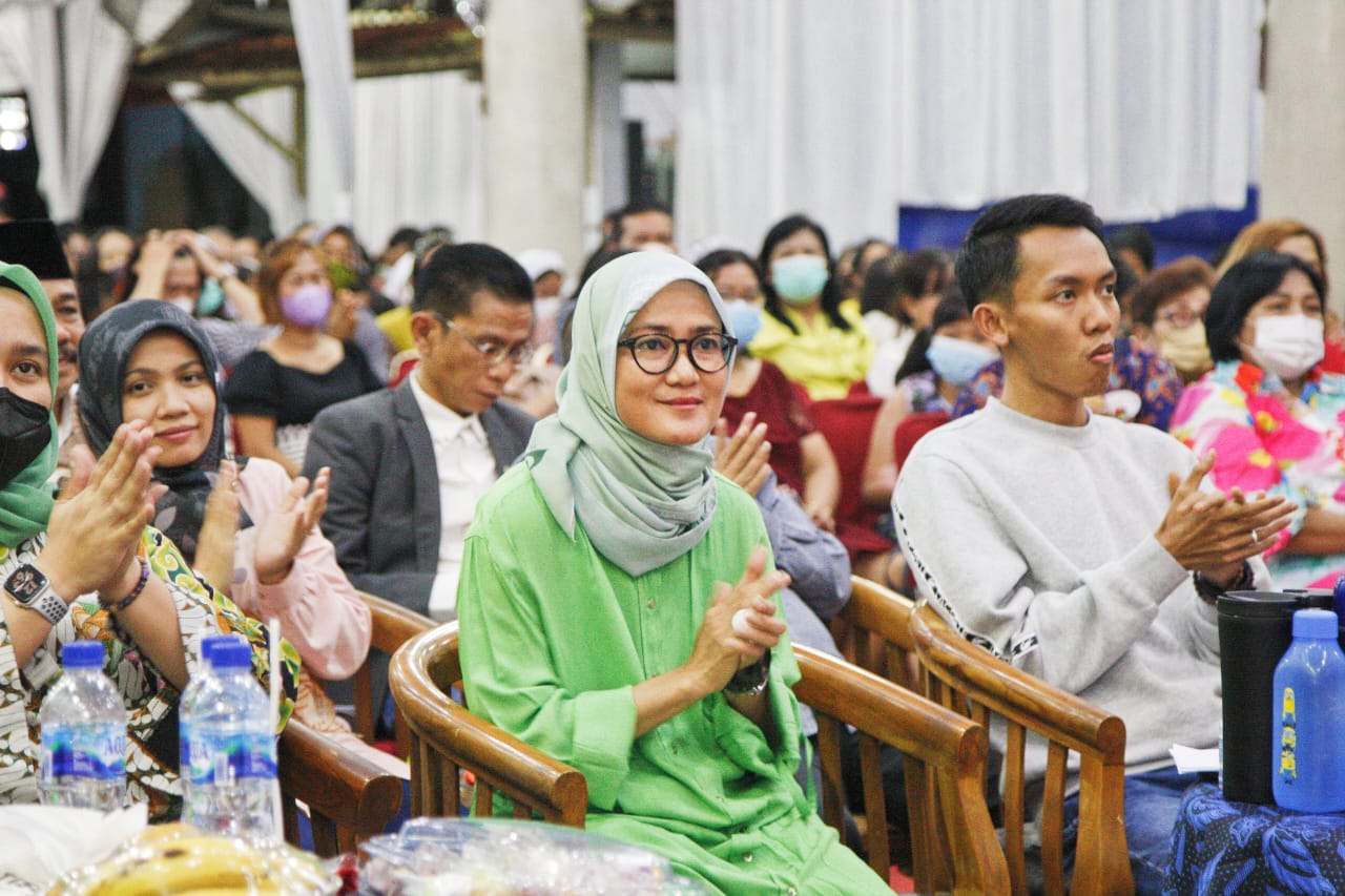 Hadiri Perayaan Natal Bersama, Iti Ajak Masyarakat Jaga Persatuan dan Kesatuan