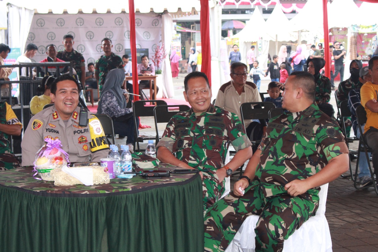 Sinergitas TNI dan Polri di Gebyar Expo UMKM dan Pameran Alutsista