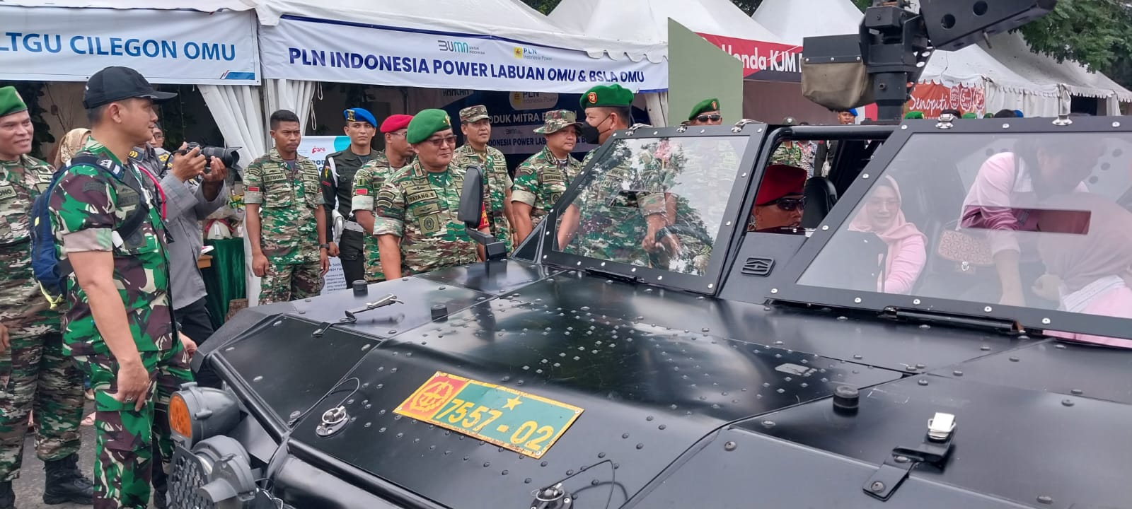 Kirab Drumband dan Alusista Korem 064/MY Pukau Ribuan Masyarakat Banten