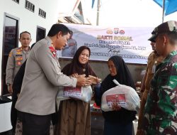 Kunjungi Lokasi Bencana, Kapolda Sulsel Serahkan 300 Paket Sembako