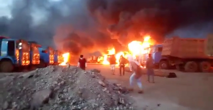 MOROWALI UTARA MENCEKAM.  BENTROKAN TKA CHINA VS PEKERJA PRIBUMI AKHIRNYA MELEDAK