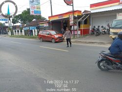 Personil Polsek Warunggunung Polres Lebak Melaksanakan strong poin sore hari.