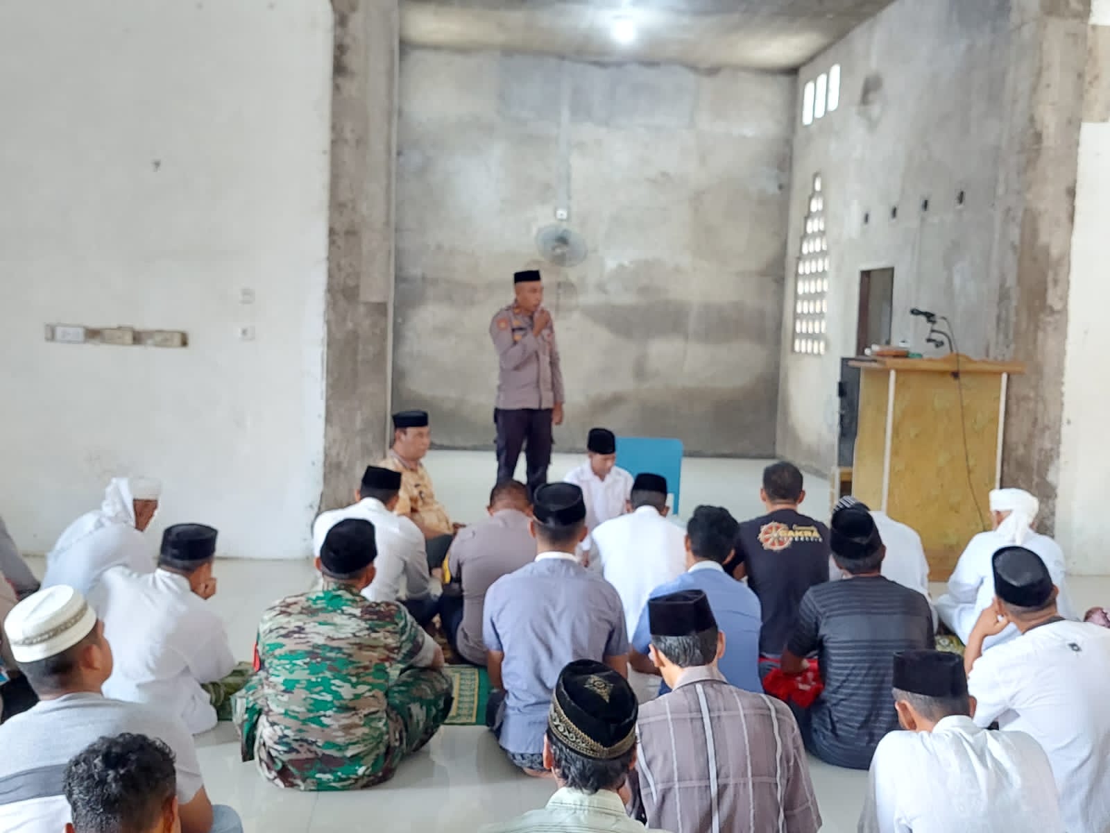 Kapolsek Galsel Terima dan Tampung Aspirasi Warga Melalui Giat “Jumat Curhat”