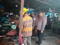 Jelang Ramadhan, Kapolsek Pimpin Anggota Cek Stok Barang di Pasar Tradisional