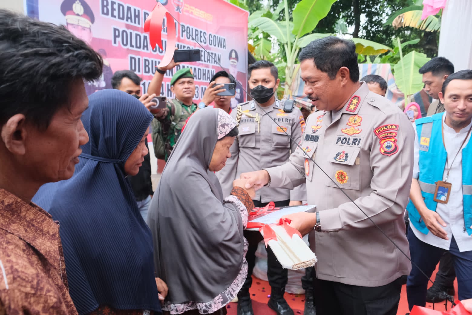 Kapolda Sullsel Wujudkan Rumah Layak Huni Bagi Dhuafa*