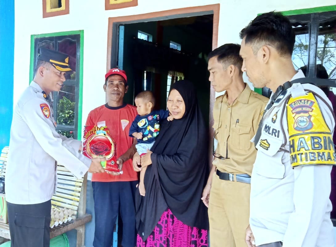 Polres Takalar Kembali Serahkan Bantuan Sembako Kepada Anak Penderita Stunting