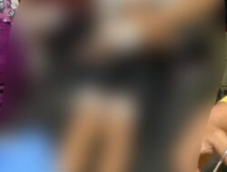 Babinsa Koramil 0117/Panimbang, Bantu Pencarian Korban Terseret Arus Di Pantai