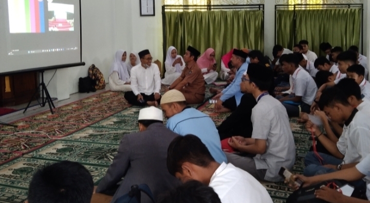 SMA Negeri 1 Gowa dalam tema kegiatan bulan Suci Ramadan berantas buta aksara Alquran