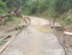 PROYEK RABAT BETON DI DESA AMPAR BENTENG DIDUGA SILUMAN, KARENA TANPA PLANK