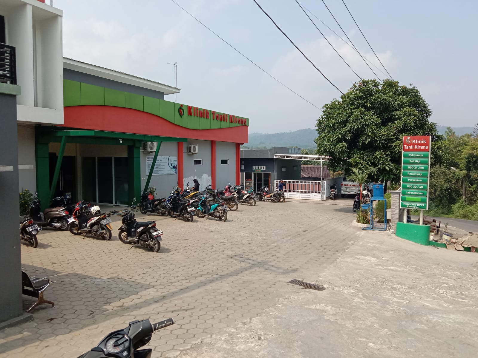 Diduga Buruknya Pelayanaan Klinik Tanti Kirana Di Desa Ciminyak 