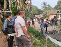 Pembangunan Jalan Rabat Beton Desa Taman Jaya Berjalan Lancar