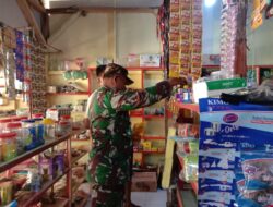 Babinsa Turun Langsung Cek Ketersediaan Sembako Di Wilayah Binaan