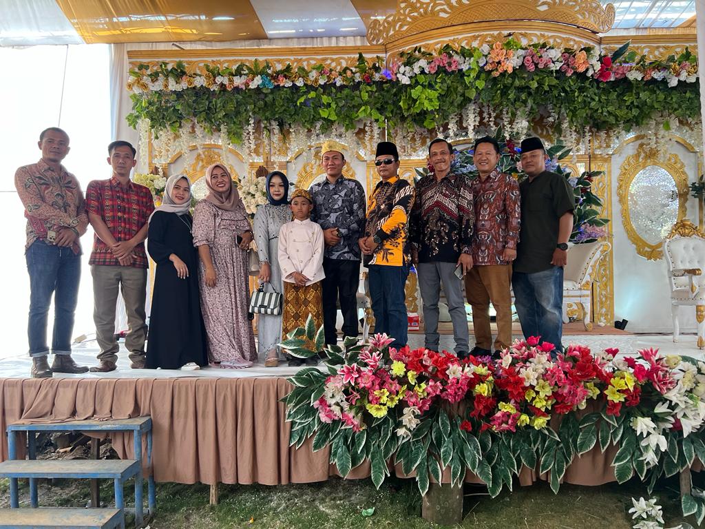 Pengurus SMSI Way Kanan mengucapkan selamat atas di khitankannya Putra Bapak Andi Si Karya