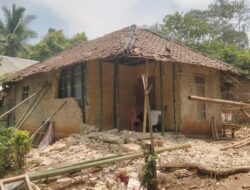 Akibat Gempa Bumi Bangunan Rumah Warga Kampung Marga Mulyo Roboh