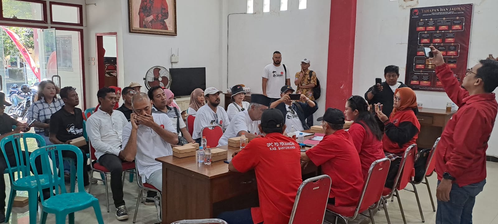 Kang Yuwono Kembalikan Formulir Pendaftaran Bacabup ke PDI-Perjuangan Banyuwangi