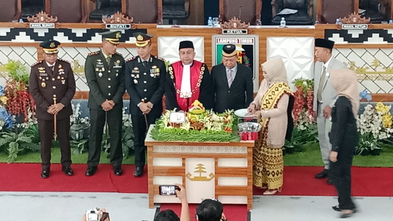 Pelaksanaan Pengambilan Sumpah/Janji Anggota DPRD Kabupaten Lampung Timur Oleh ketua Pengadilan Negeri Sukadana