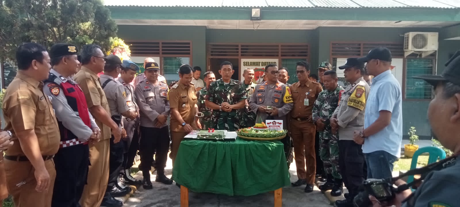 Kapolsek Pebayuran Melaksanakan Kunjungan ke Koramil 11 Pebayuran,Dalam Rangka HUT TNI 79