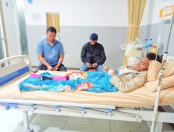 Bentuk Kepedulian Kapolsek Tambelang Jenguk Rekan Media Yang Sedang Sakit Bentuk Kepedulian Kapolsek Tambelang Jenguk Rekan Media Yang Sedang Sakit