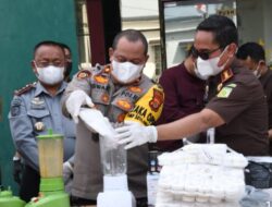 Wakapolres Aceh Timur Hadiri Pemusnahan Barang Bukti di Kejaksaan Negeri Aceh Timur Wakapolres Aceh Timur Hadiri Pemusnahan Barang Bukti di Kejaksaan Negeri Aceh Timur