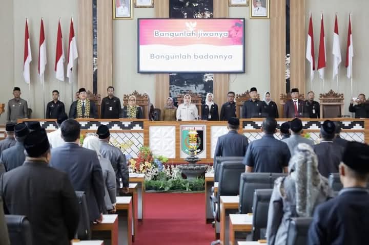 KETUA DPRD LAMTIM RAPAT PARIPURNA SAMPAIKAN KOMITMEN UNTUK PEMBANGUNAN LAMTIM