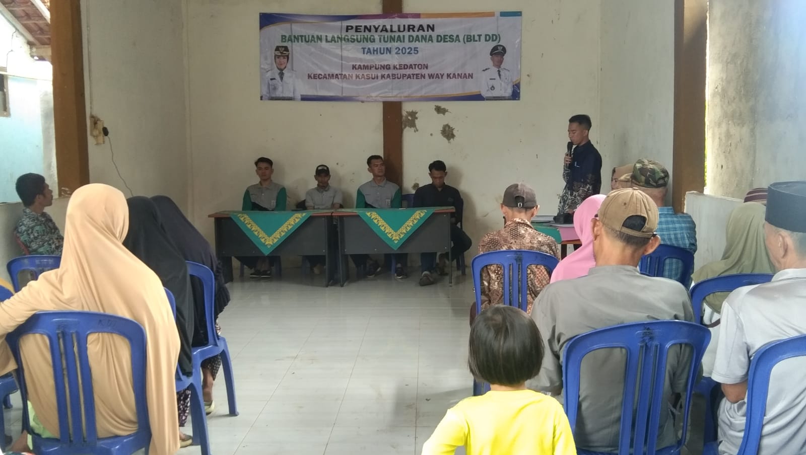 Kepala Kampung Kedaton Salurkan BLT DD Tahap Pertama dan Insentif di Bulan Suci Ramadhan