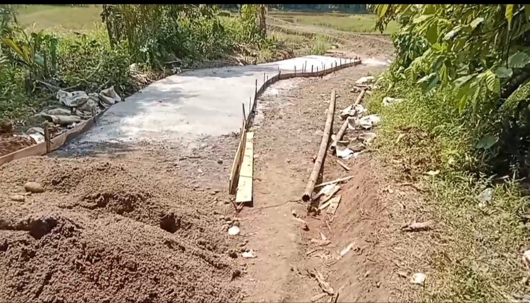 Proyek Rabat Beton Desa JayasariTanpa Papan Informasi