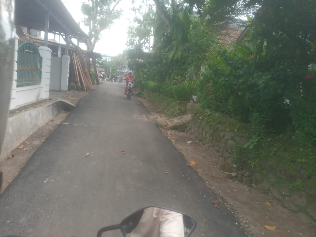 Warga Antusias Sambut Baik Peningkatan Jalan Hotmix di Desa kaduagung Barat