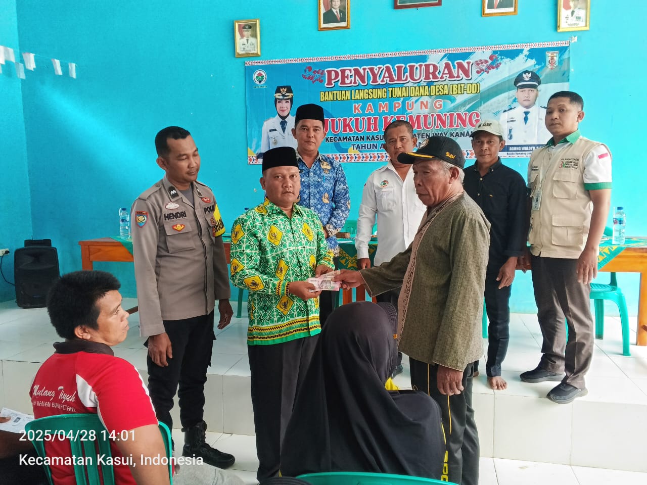 Pemerintah Kampung Jukuh Kemuning Salurkan BLT-DD Triwulan Pertama Tahun 2025 kepada 17 KPM