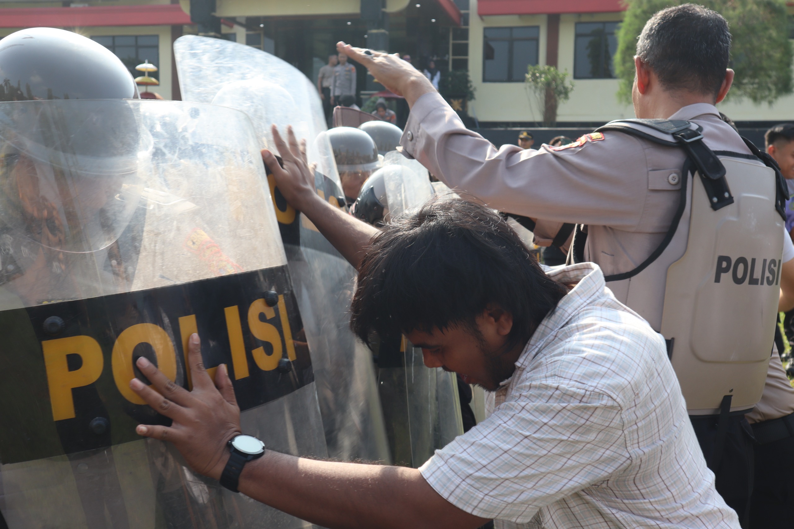 Jelang May Day, Polres Way Kanan Gelar Latihan Pengamanan Pengendalian Massa