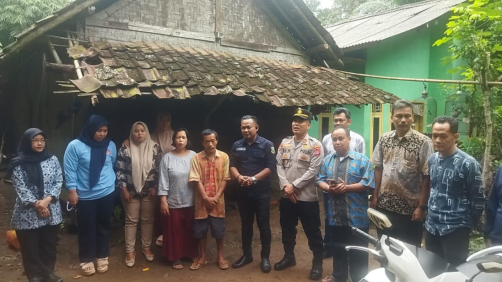 Viral !!!!!! Rumah Tak Layak Huni di Lebak Hampir Runtuh, Forwatu Banten Gerak Cepat Cek Lokasi
