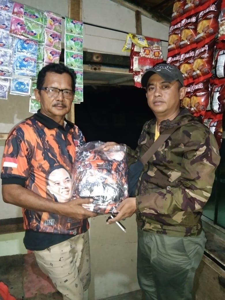 Penguatan Organisasi Ketua MPC PP Kabupaten Lebak Serahkan Atribut Kepada pengurus PP PAC Kecamatan Cihara