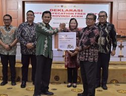 KABUPATEN ACEH TIMUR RAIH PENGHARGAAN ODF DARI GUBERNUR ACEH KABUPATEN ACEH TIMUR RAIH PENGHARGAAN ODF DARI GUBERNUR ACEH