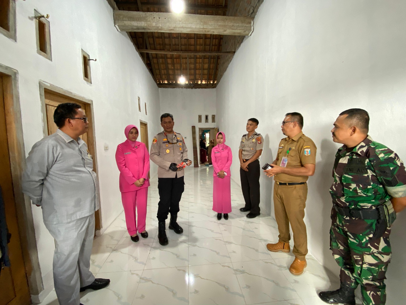 Sambut Hari Bhayangkara Ke-79, Kapolda Lampung Bedah Rumah personel Polres Way Kanan