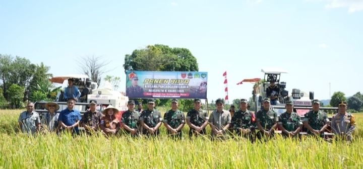 Kapolres Maros Hadiri Panen Raya Padi Yang Digelar Kogabwilhan II Mabes TNI