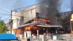Diduga Akibat Puntung Rokok Penyebab Kebakaran di Idi, INAFIS Satreskrim Polres Aceh Timur Lakukan Olah TKP